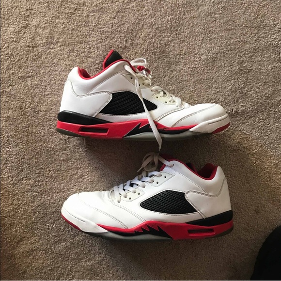 Jordans 5 low fire red - Picture 2 of 6